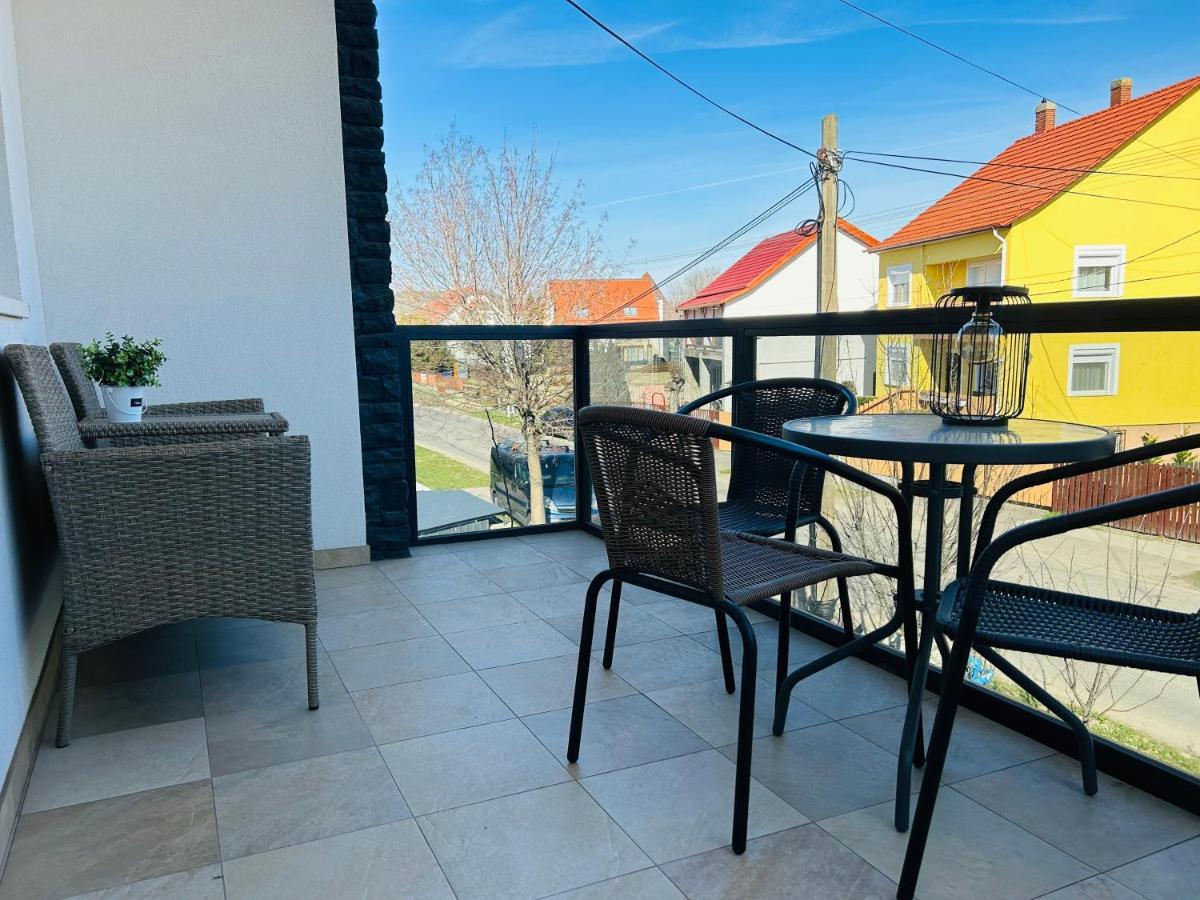 Eros Apartman Hajduszoboszlo Luaran gambar