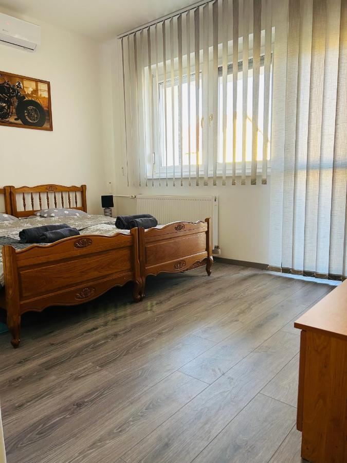 Eros Apartman Hajduszoboszlo Luaran gambar