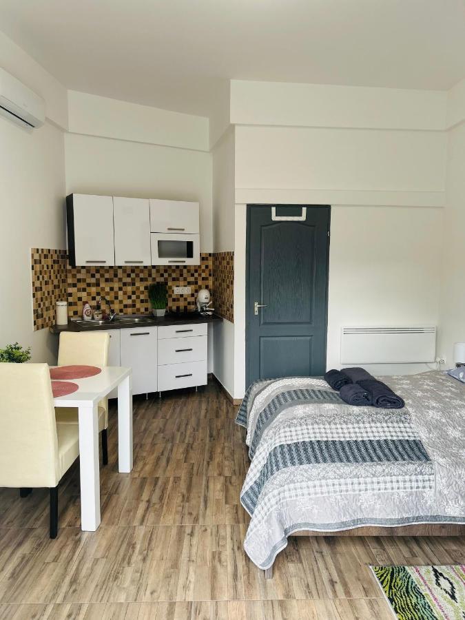 Eros Apartman Hajduszoboszlo Luaran gambar