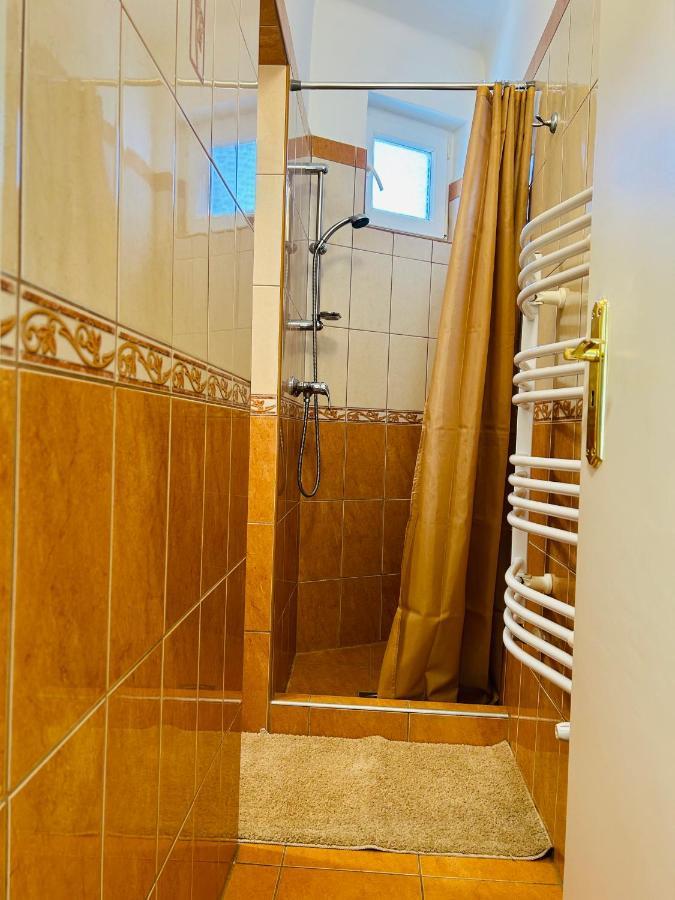 Eros Apartman Hajduszoboszlo Luaran gambar
